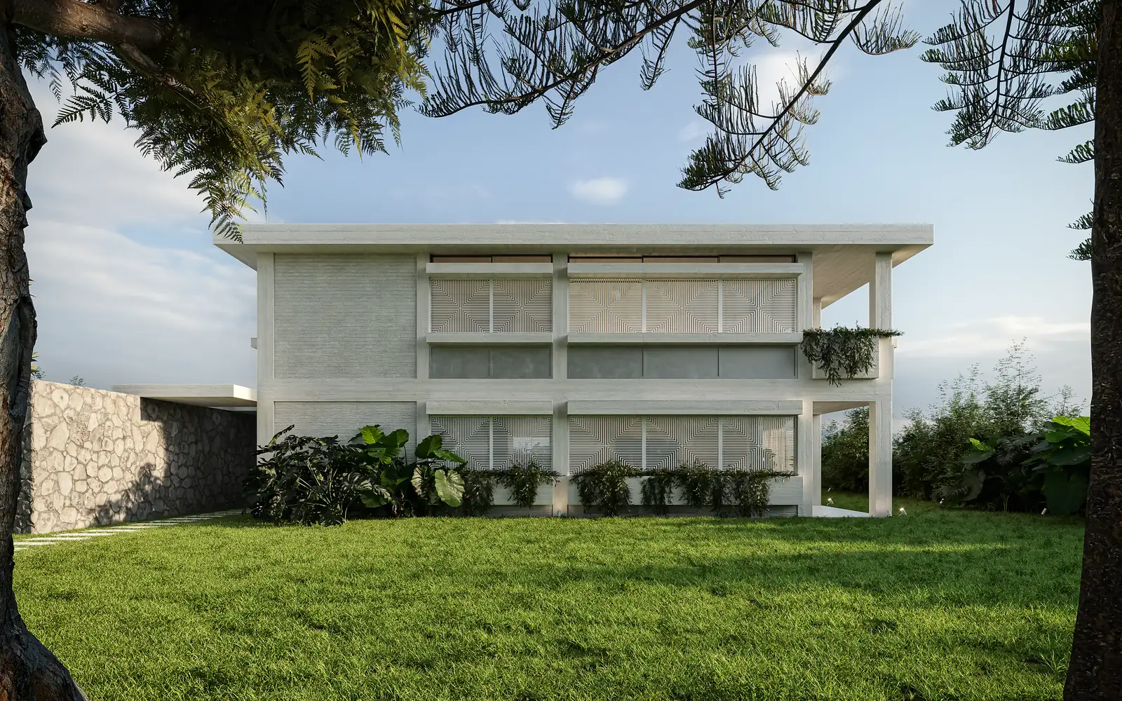 A casa vista de baixo, do outro lado do relvado: um volume branco e baixo de dois pisos com galeria superior contínua recuada atrás de pilares esbeltos, um muro de pedra rústica a correr pela base, e plantação ao pé do alçado.